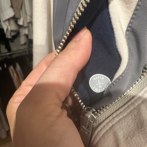 EUC Men's Lululemon color block jacket Large - Picture 6 of 6